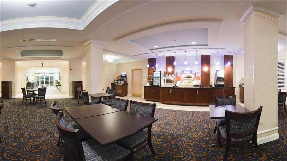 Holiday Inn Express Hotel & Suites Dublin By Ihg Εξωτερικό φωτογραφία