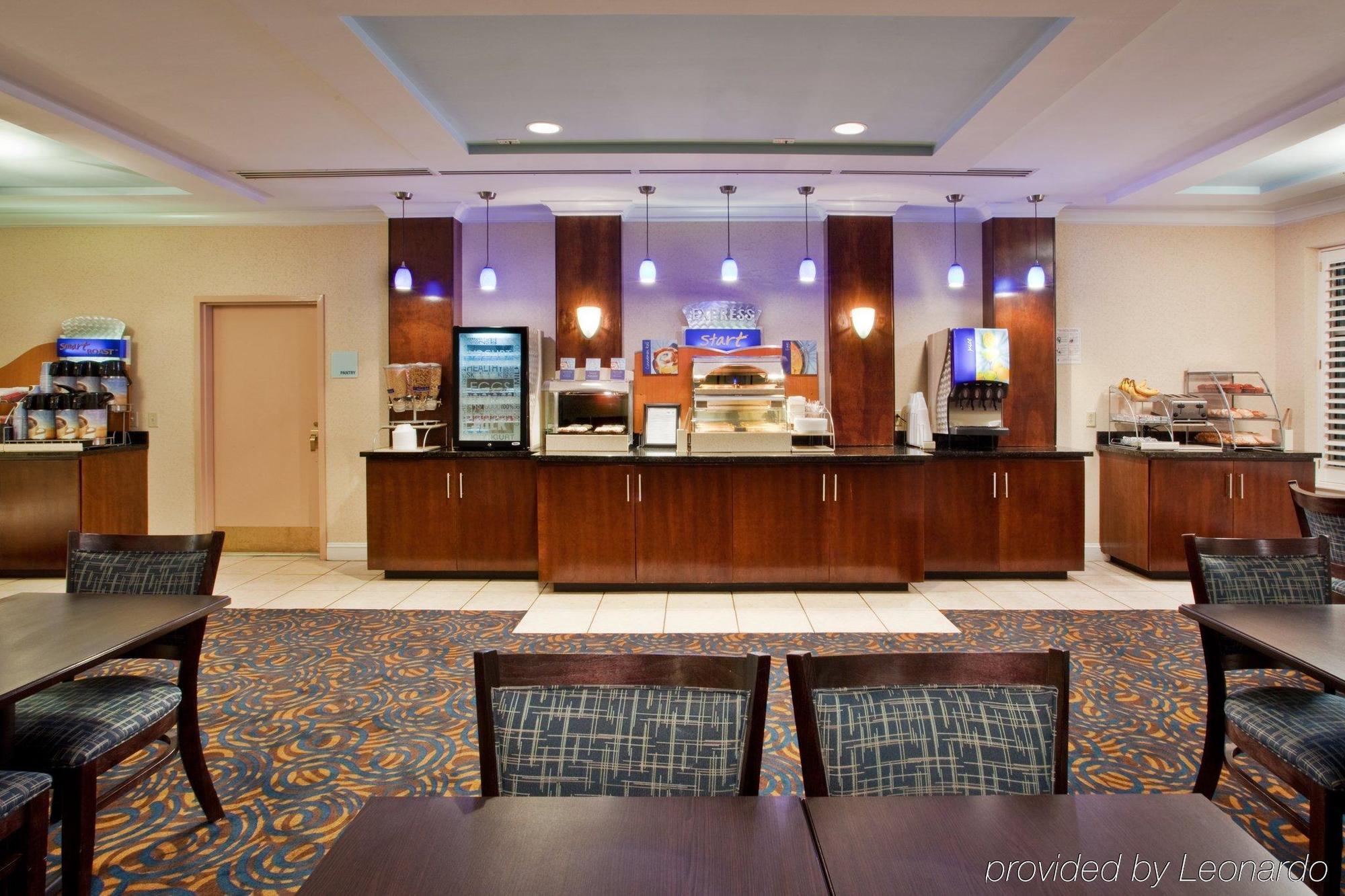 Holiday Inn Express Hotel & Suites Dublin By Ihg Εξωτερικό φωτογραφία