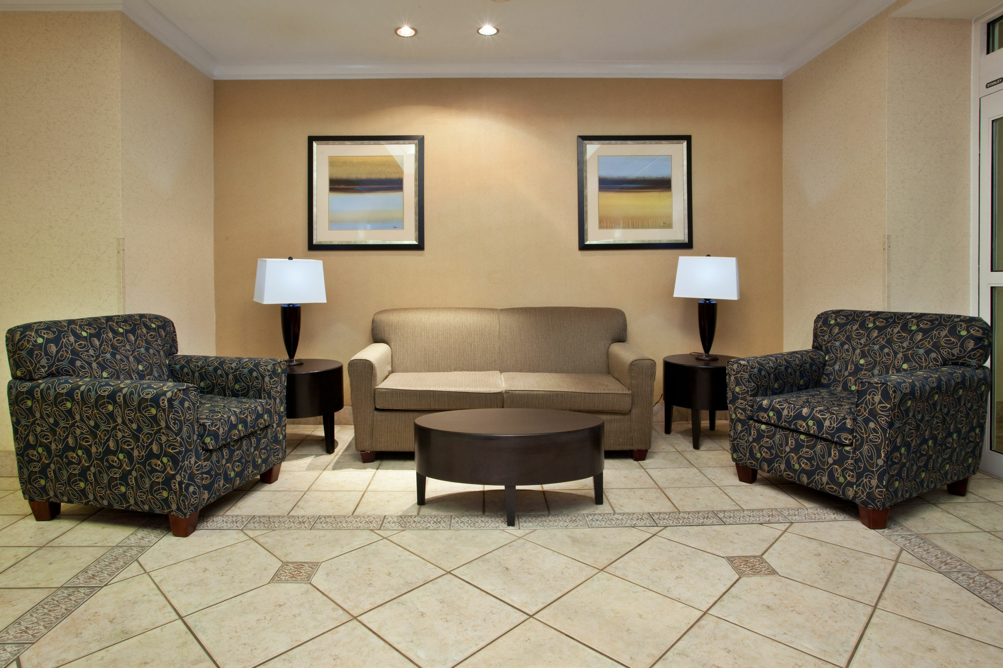 Holiday Inn Express Hotel & Suites Dublin By Ihg Εξωτερικό φωτογραφία