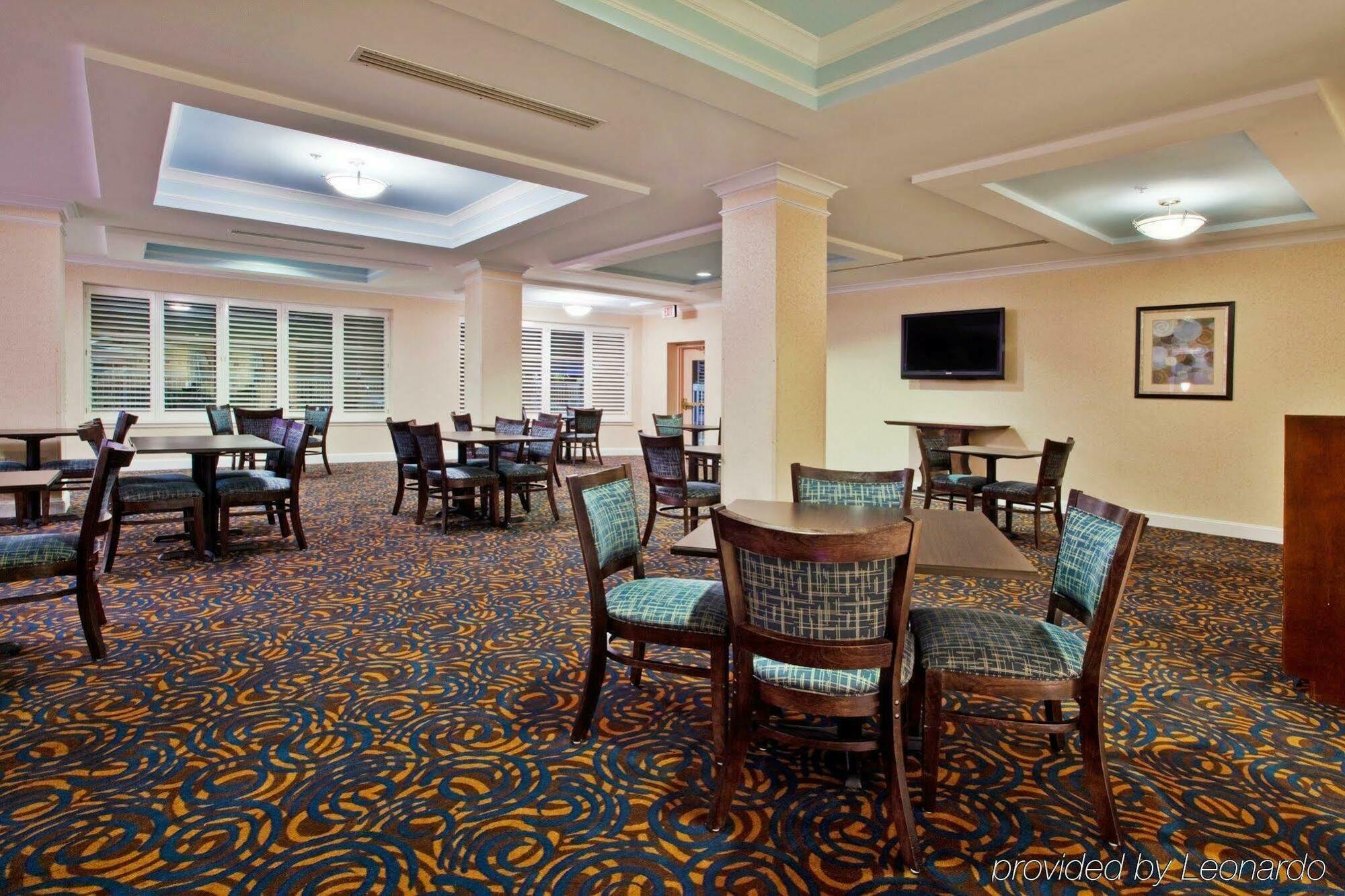 Holiday Inn Express Hotel & Suites Dublin By Ihg Εξωτερικό φωτογραφία
